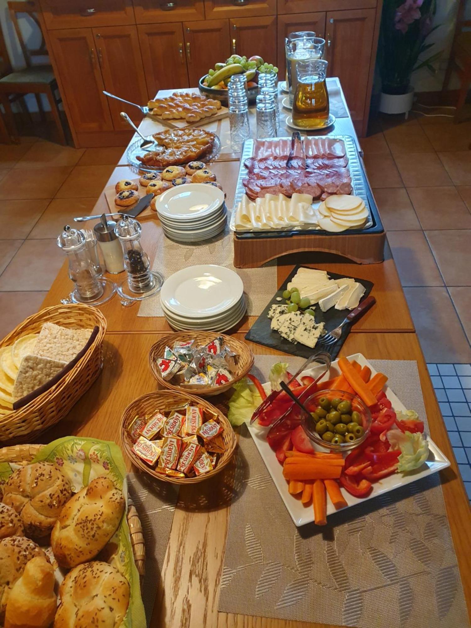 Hotelovy A Jezdecky Areal Dvur Krutenice Luaran gambar