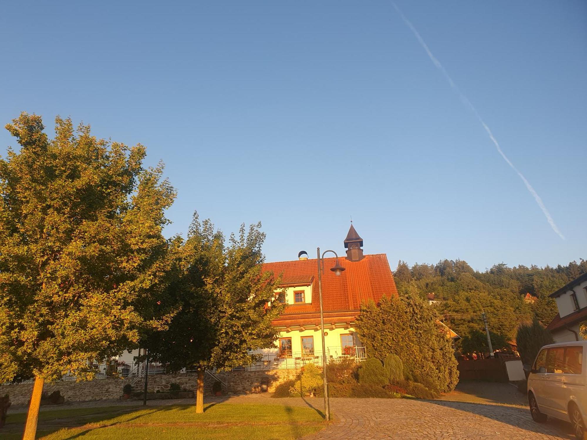 Hotelovy A Jezdecky Areal Dvur Krutenice Luaran gambar