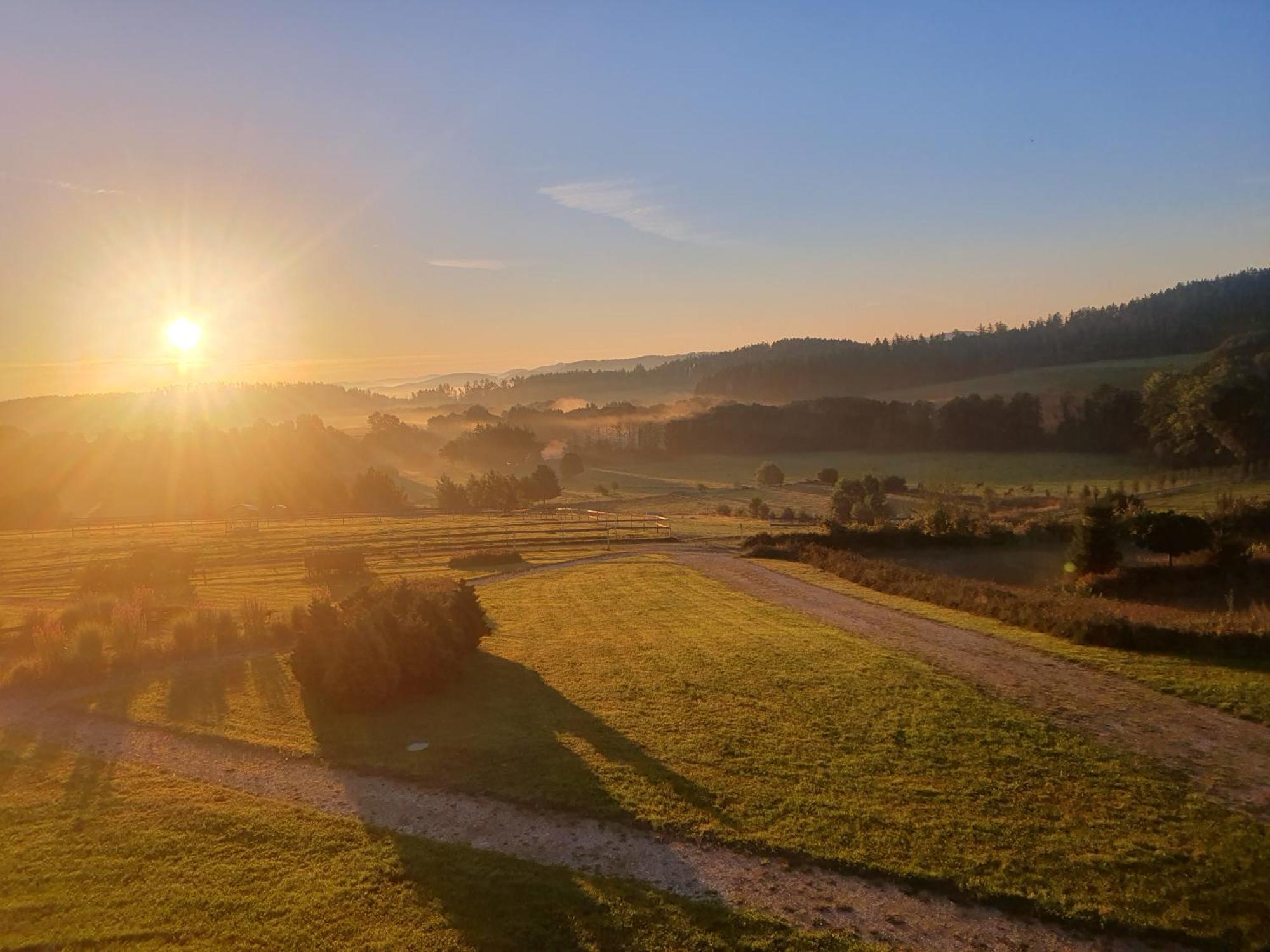 Hotelovy A Jezdecky Areal Dvur Krutenice Luaran gambar